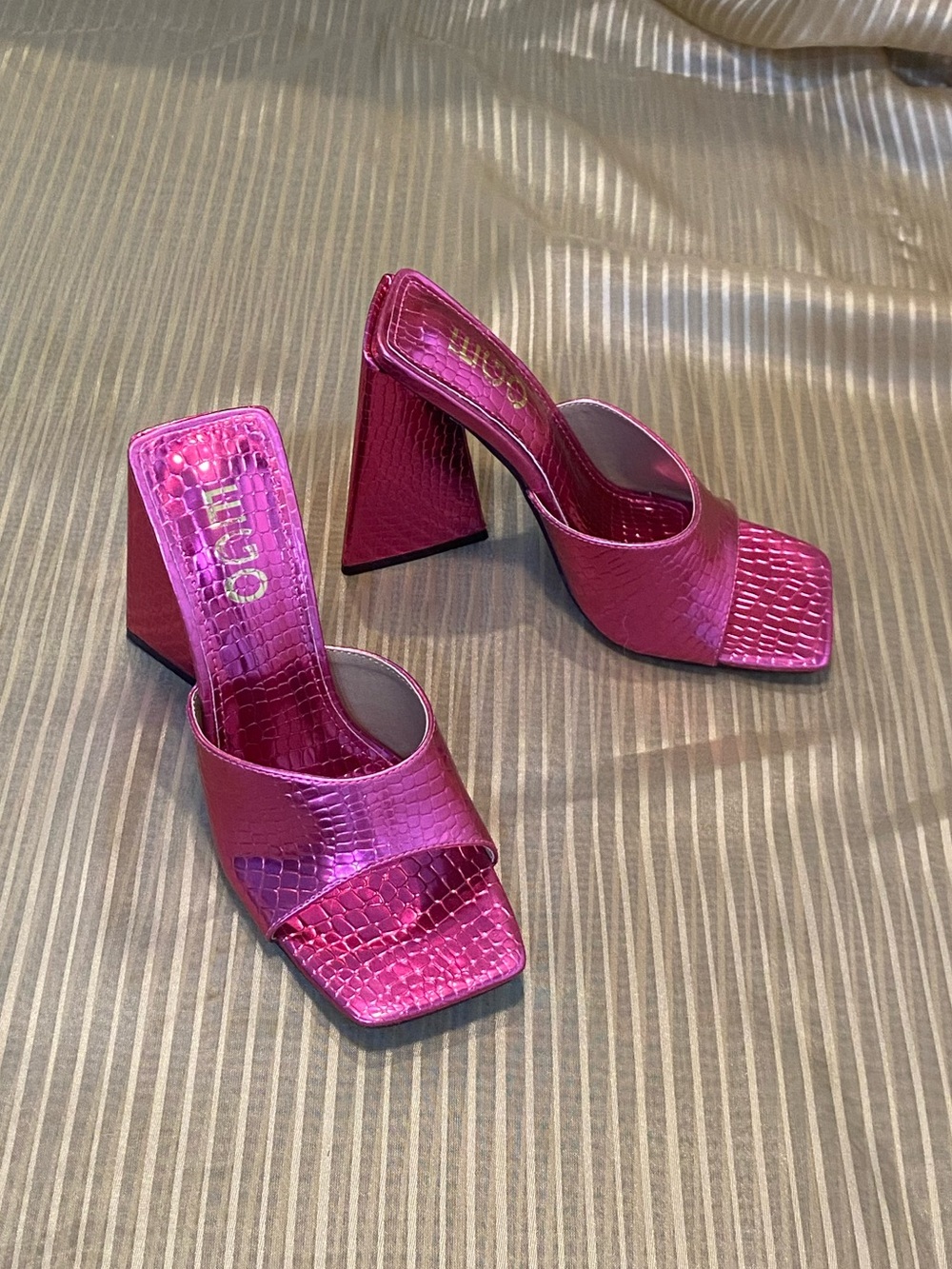 NWT EGO  Metallic Hot Pink Croc-Embossed Block Heel Mules, size 6